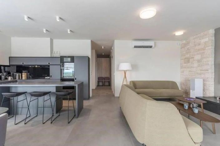 Image No.13-4 Bed Property for sale