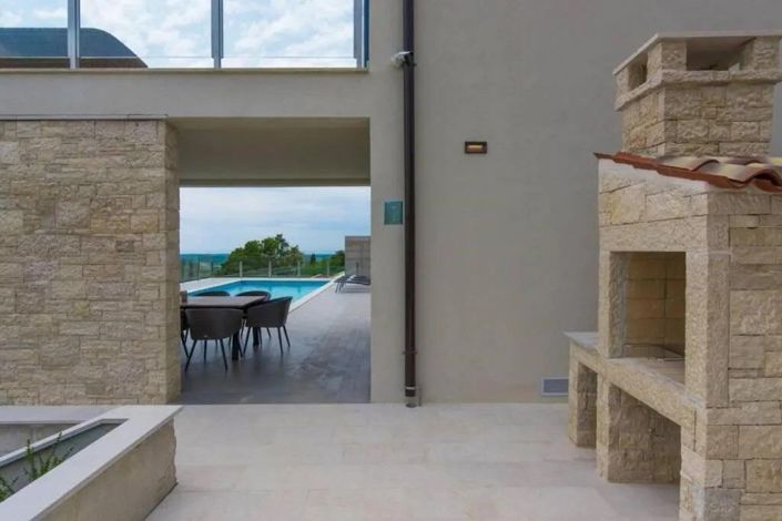 Image No.17-4 Bed Property for sale