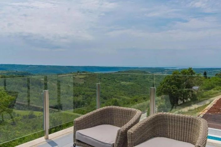 Image No.19-4 Bed Property for sale