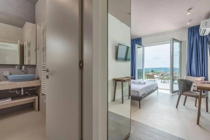 Image No.23-4 Bed Property for sale