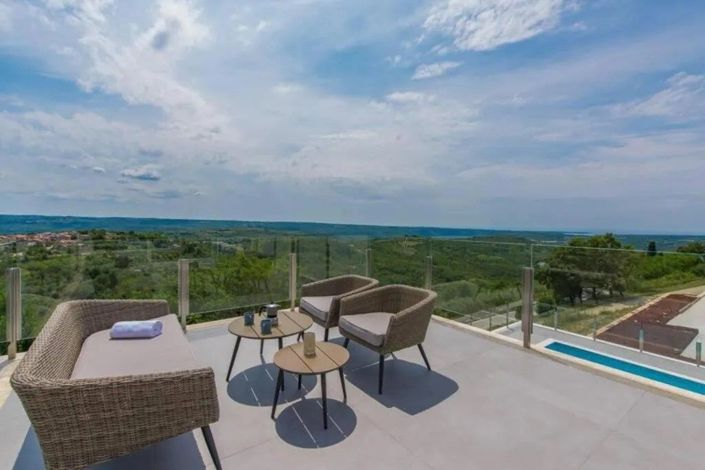 Image No.6-4 Bed Property for sale