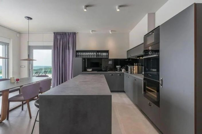 Image No.9-4 Bed Property for sale