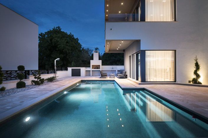 Image No.10-3 Bed Property for sale