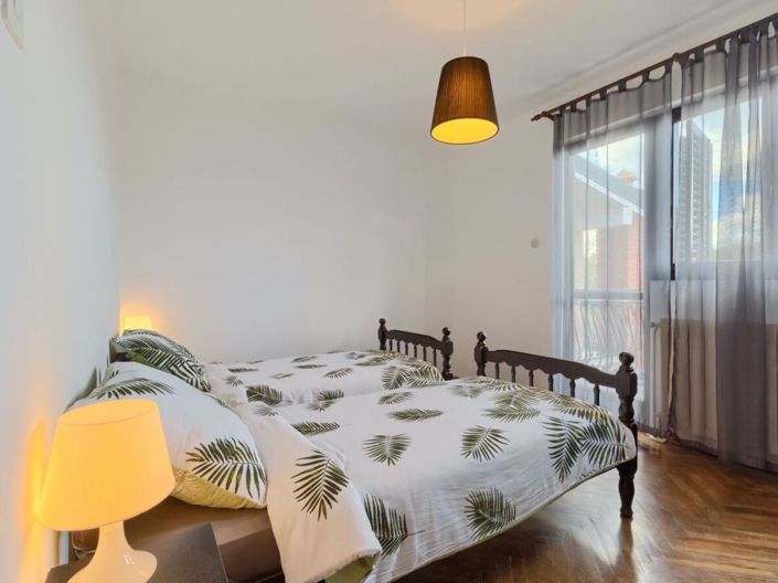 Image No.16-6 Bed Property for sale