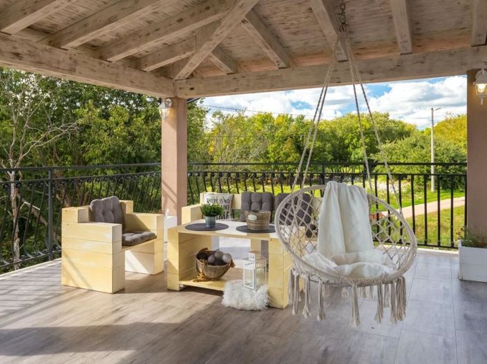 Image No.2-6 Bed Property for sale