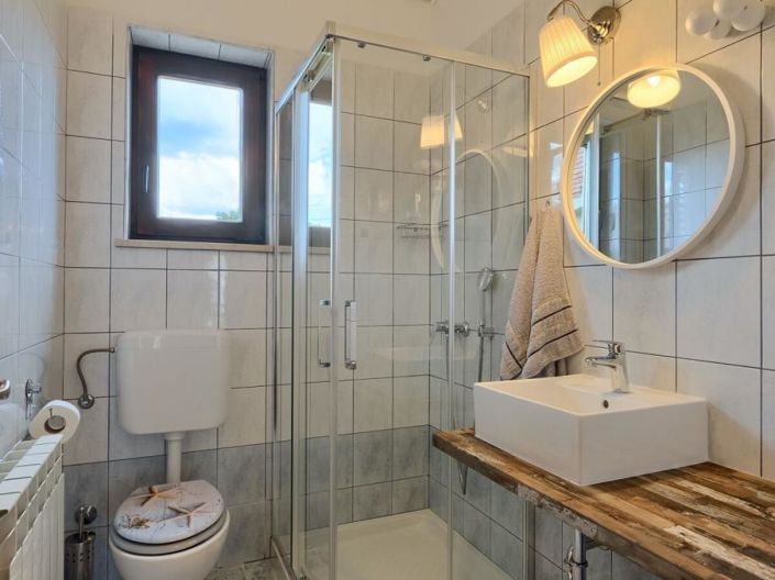 Image No.25-6 Bed Property for sale