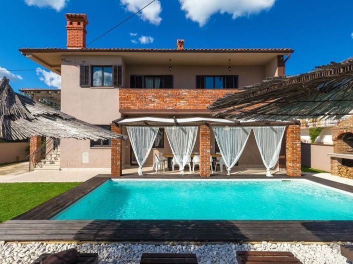 Image No.5-6 Bed Property for sale