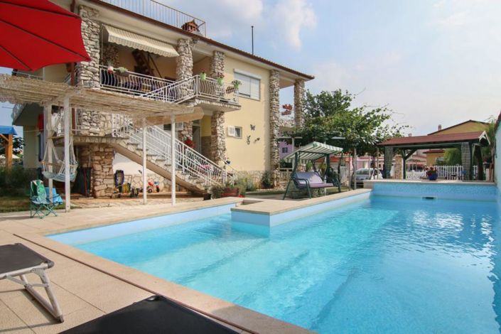 Image No.1-5 Bed Property for sale