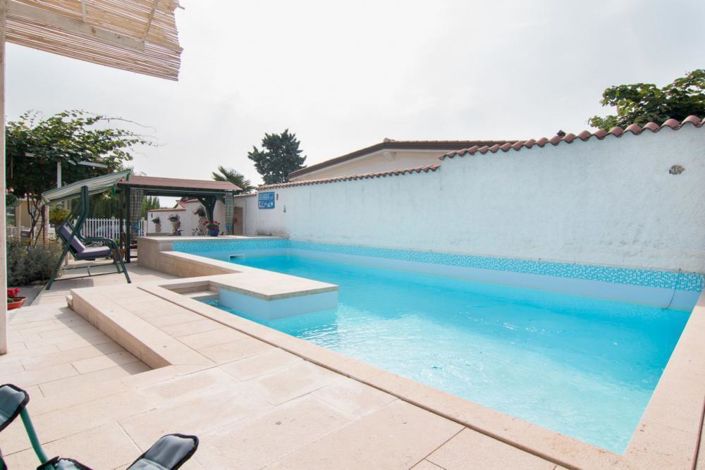 Image No.2-5 Bed Property for sale