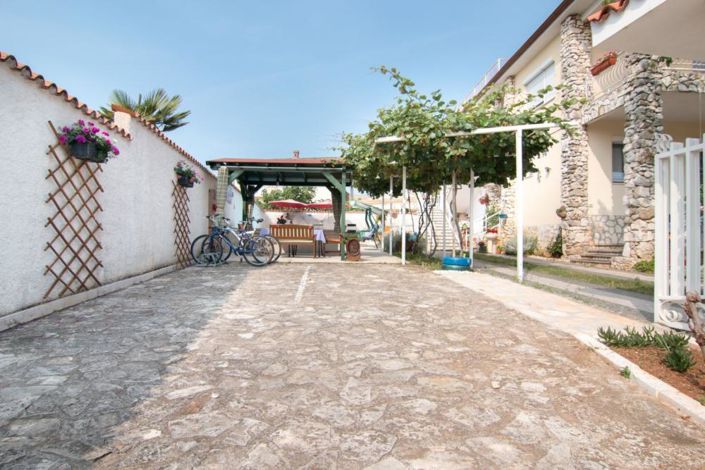 Image No.7-5 Bed Property for sale