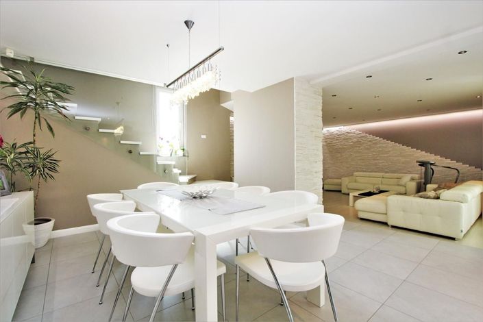 Image No.12-3 Bed Property for sale