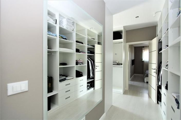 Image No.14-3 Bed Property for sale