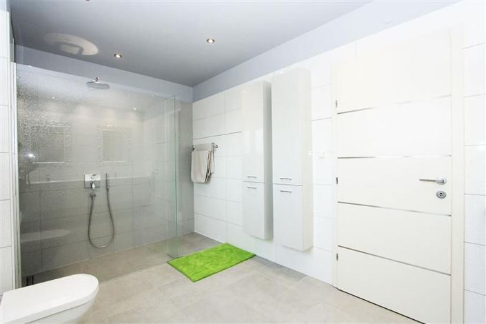 Image No.16-3 Bed Property for sale