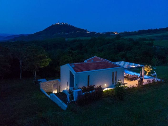 Image No.19-4 Bed Property for sale