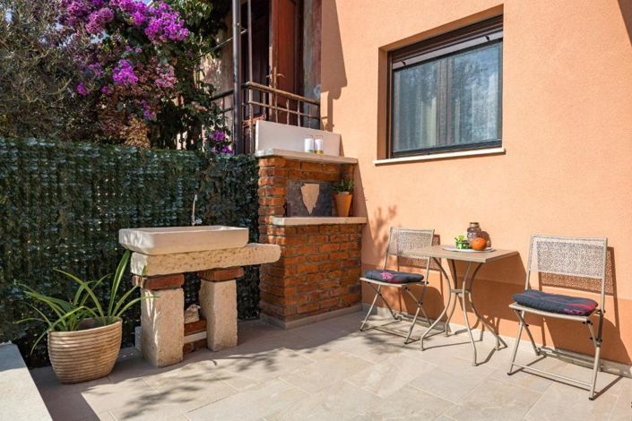 Image No.24-2 Bed Property for sale