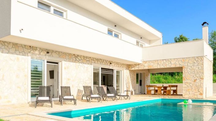 Image No.10-4 Bed Property for sale