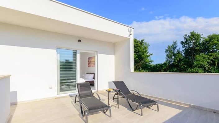 Image No.17-4 Bed Property for sale