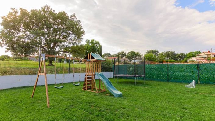 Image No.19-4 Bed Property for sale