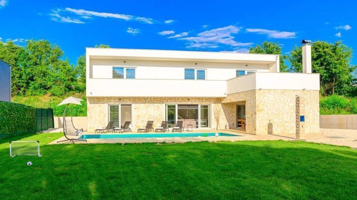 Image No.2-4 Bed Property for sale