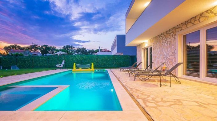 Image No.8-4 Bed Property for sale