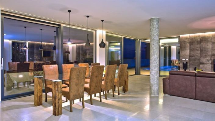 Image No.10-5 Bed Property for sale