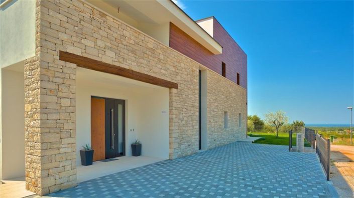 Image No.15-5 Bed Property for sale