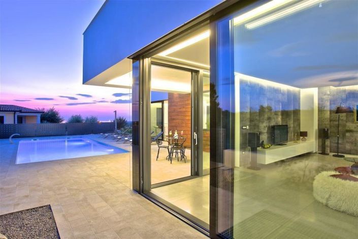 Image No.17-5 Bed Property for sale