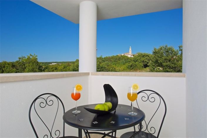 Image No.19-5 Bed Property for sale