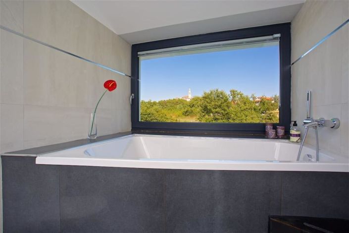 Image No.25-5 Bed Property for sale