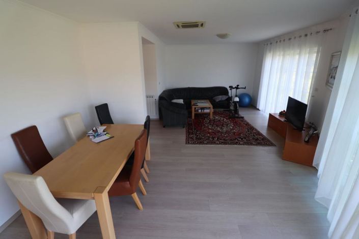 Image No.22-5 Bed Property for sale