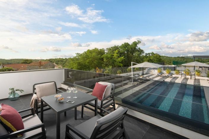 Image No.19-4 Bed Property for sale