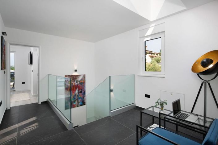 Image No.21-4 Bed Property for sale