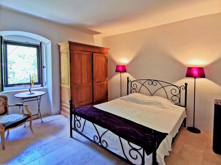 Image No.10-3 Bed Property for sale