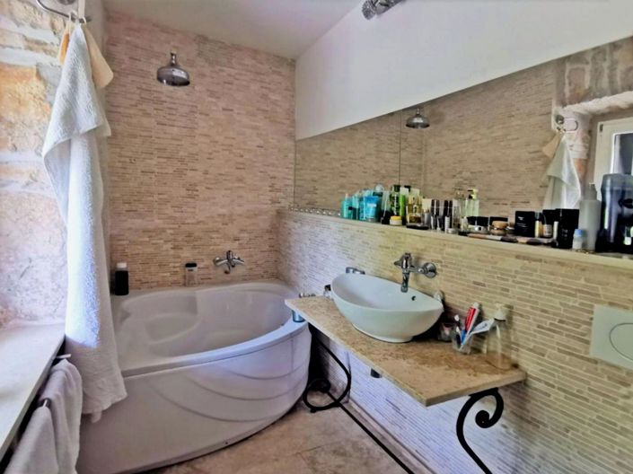 Image No.12-3 Bed Property for sale