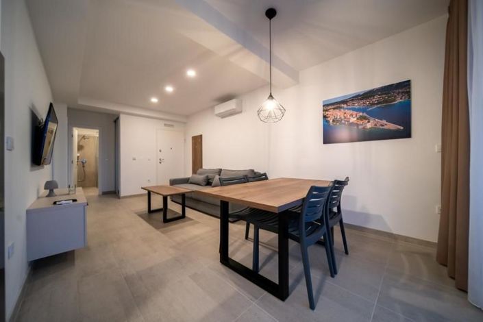 Image No.15-12 Bed Property for sale