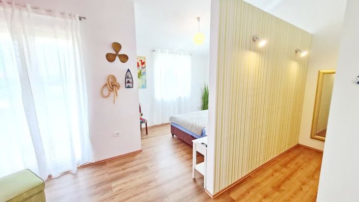 Image No.19-4 Bed Property for sale