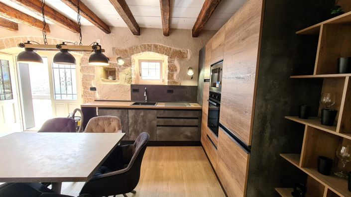 Image No.10-3 Bed Property for sale