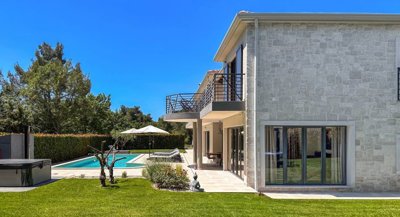1 - Porec, Property