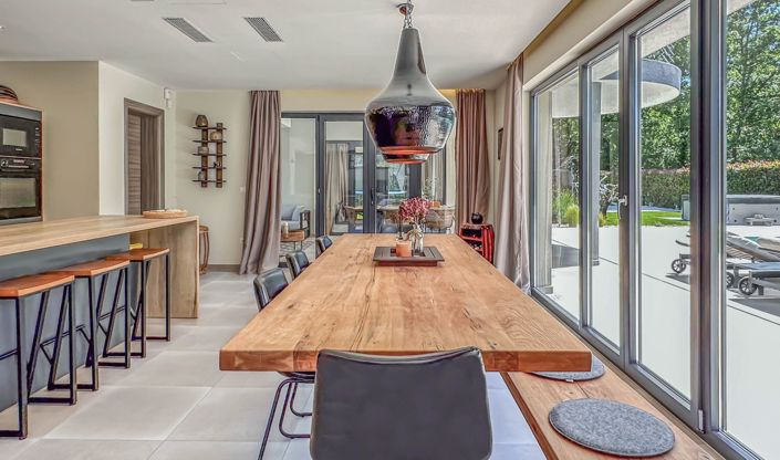 Image No.14-5 Bed Property for sale