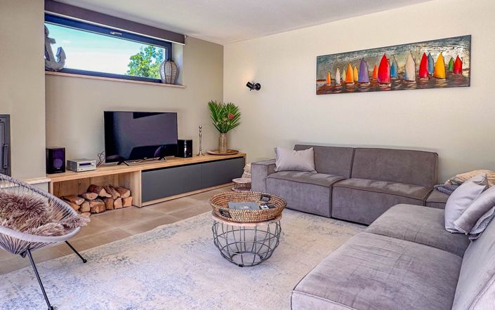 Image No.15-5 Bed Property for sale