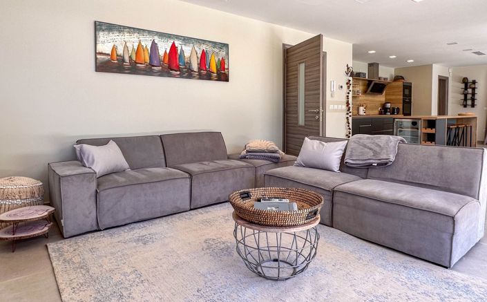 Image No.17-5 Bed Property for sale