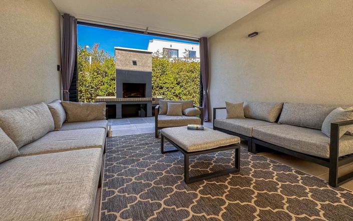 Image No.20-5 Bed Property for sale