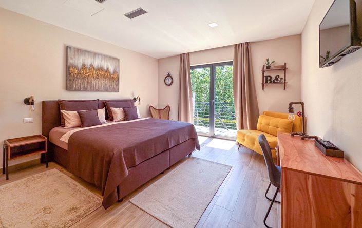 Image No.23-5 Bed Property for sale