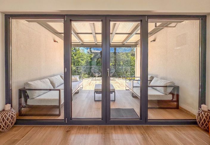 Image No.9-5 Bed Property for sale