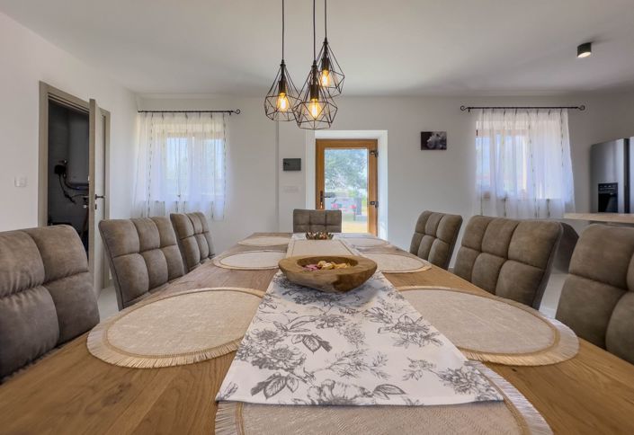 Image No.12-4 Bed Property for sale