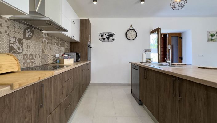 Image No.9-4 Bed Property for sale