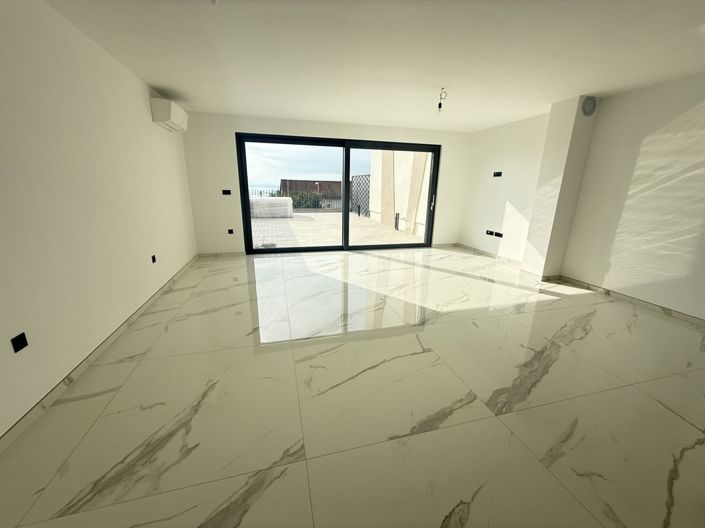 Image No.1-3 Bed Property for sale