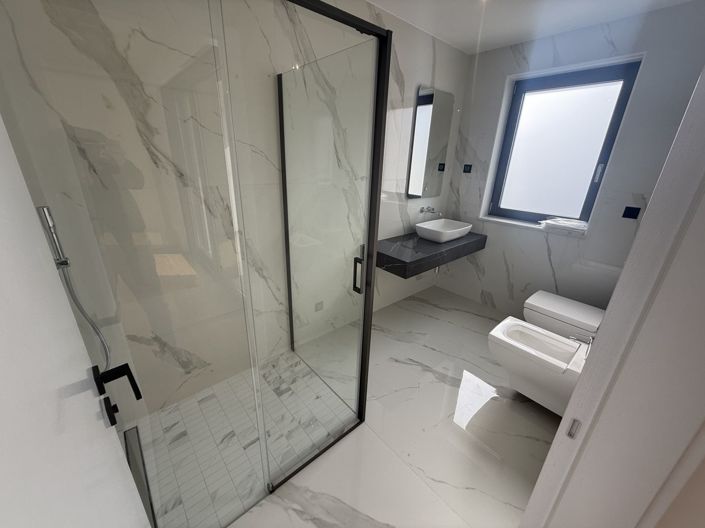 Image No.10-3 Bed Property for sale