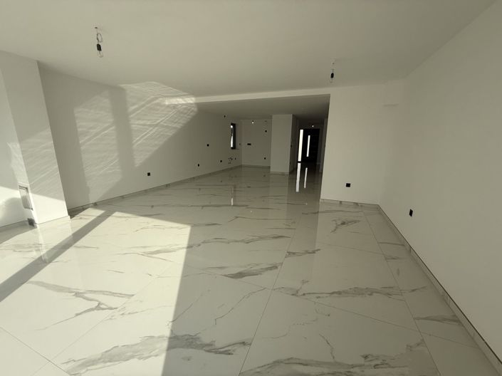 Image No.4-3 Bed Property for sale