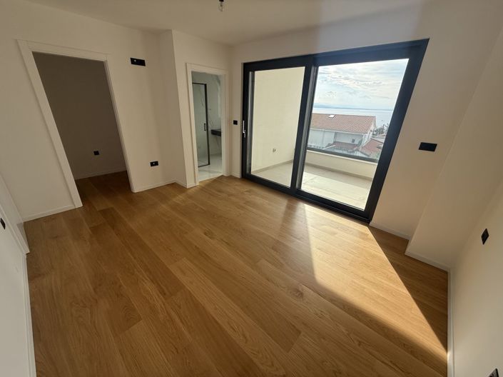 Image No.9-3 Bed Property for sale